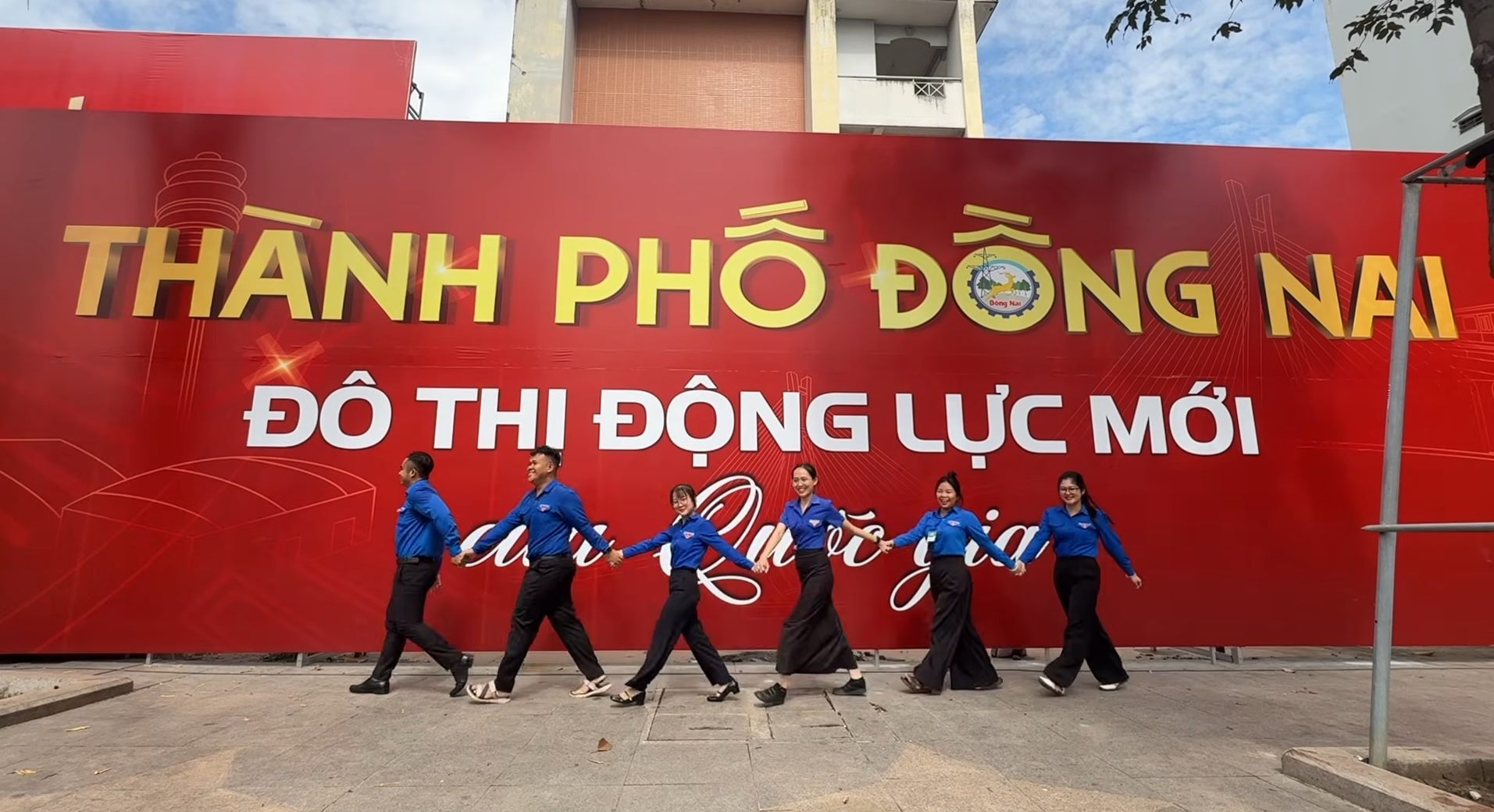 Chào Mừng Thành Lập Thành Phố